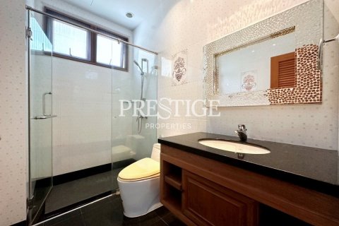 Casa de 4 dormitorios en Pattaya, Tailandia № 233459 - foto 9