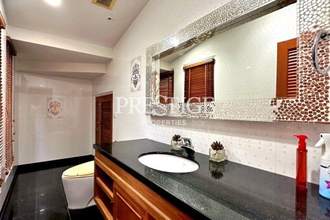 Casa de 4 dormitorios en Pattaya, Tailandia № 233459 - foto 11