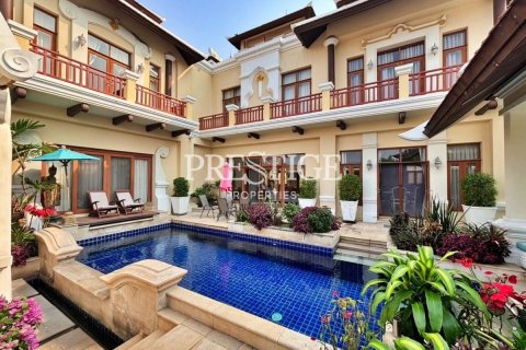 Casa de 4 dormitorios en Pattaya, Tailandia № 233460