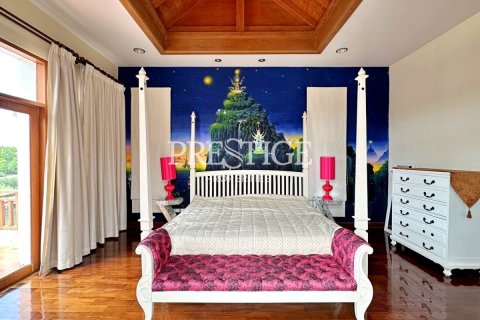 Casa de 4 dormitorios en Pattaya, Tailandia № 233460 - foto 12