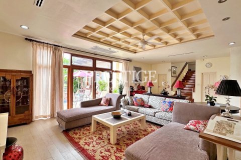 Casa de 4 dormitorios en Pattaya, Tailandia № 233460 - foto 3