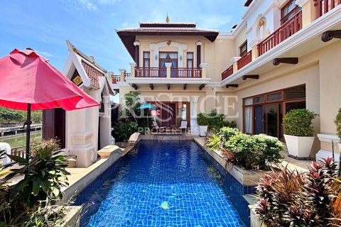 Casa de 4 dormitorios en Pattaya, Tailandia № 233460 - foto 20