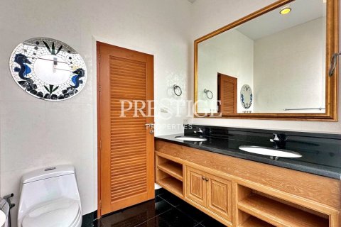 Casa de 4 dormitorios en Pattaya, Tailandia № 233460 - foto 11