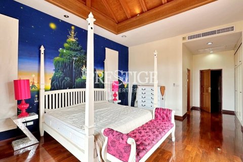 Casa de 4 dormitorios en Pattaya, Tailandia № 233460 - foto 10