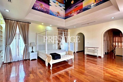 Casa de 4 dormitorios en Pattaya, Tailandia № 233460 - foto 6