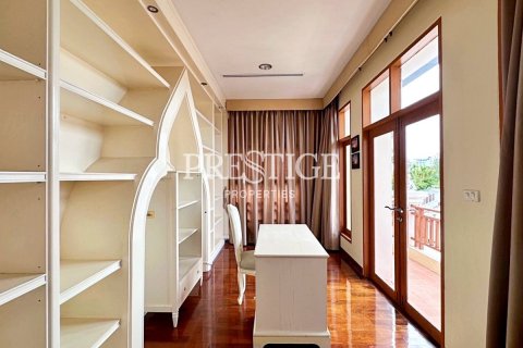 Casa de 4 dormitorios en Pattaya, Tailandia № 233460 - foto 8