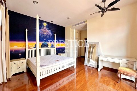 Casa de 4 dormitorios en Pattaya, Tailandia № 233460 - foto 14