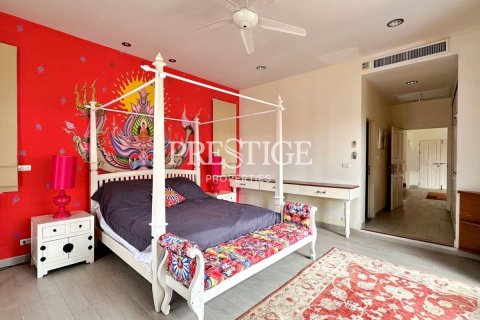 Casa de 4 dormitorios en Pattaya, Tailandia № 233460 - foto 16