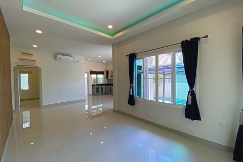 Chalet de 3 dormitorios en Hua Hin, Tailandia № 168279 - foto 12