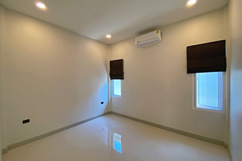 Chalet de 3 dormitorios en Hua Hin, Tailandia № 168279 - foto 23