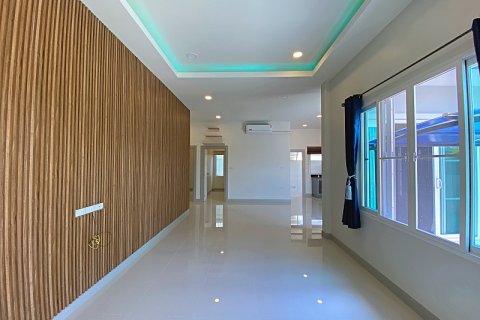 Chalet de 3 dormitorios en Hua Hin, Tailandia № 168279 - foto 11