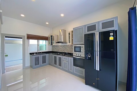 Chalet de 3 dormitorios en Hua Hin, Tailandia № 168279 - foto 16