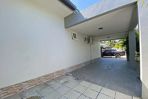 Chalet de 3 dormitorios en Hua Hin, Tailandia № 168279 - foto 30