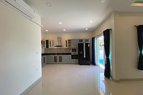 Chalet de 3 dormitorios en Hua Hin, Tailandia № 168279 - foto 13