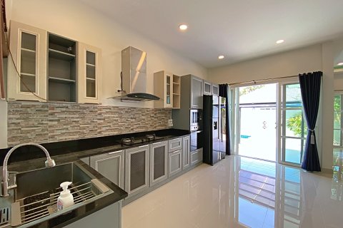Chalet de 3 dormitorios en Hua Hin, Tailandia № 168279 - foto 17