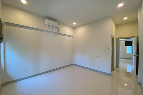 Chalet de 3 dormitorios en Hua Hin, Tailandia № 168279 - foto 20