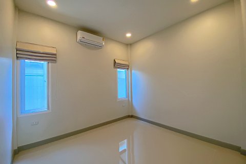 Chalet de 3 dormitorios en Hua Hin, Tailandia № 168279 - foto 25