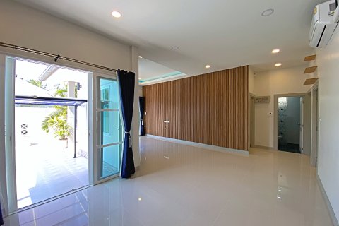 Chalet de 3 dormitorios en Hua Hin, Tailandia № 168279 - foto 18