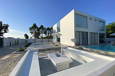 Chalet de 4 dormitorios en Hua Hin, Tailandia № 168278 - foto 3