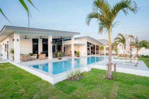 Chalet de 4 dormitorios en Hua Hin, Tailandia № 168312 - foto 3