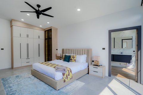 Chalet de 4 dormitorios en Hua Hin, Tailandia № 168312 - foto 18