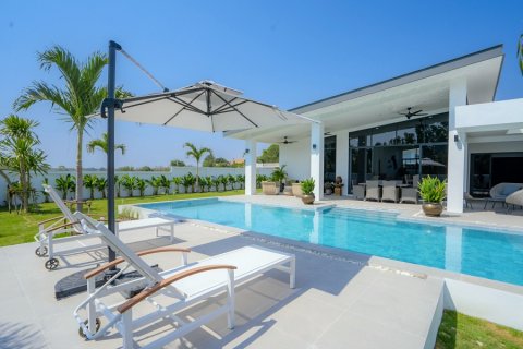 Chalet de 4 dormitorios en Hua Hin, Tailandia № 168312 - foto 2