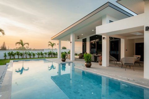 Chalet de 4 dormitorios en Hua Hin, Tailandia № 168312 - foto 5