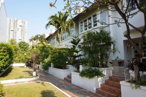 Reihenhaus in Watthana, Bangkok, Thailand 4 Schlafzimmer № 201088