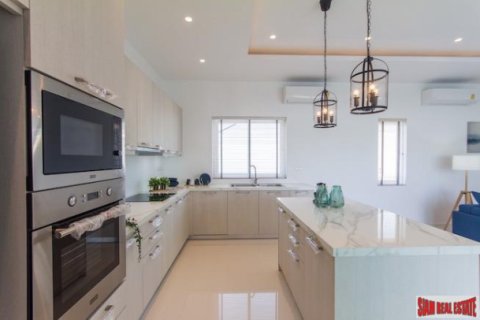 Villa in Hua Hin, Thailand 3 bedrooms № 194165 - photo 2