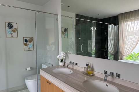 Chalet de 3 dormitorios en Pattaya, Tailandia № 159902 - foto 17