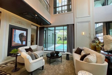 Chalet de 5 dormitorios en Suan Luang, Bangkok, Tailandia № 133647 - foto 2