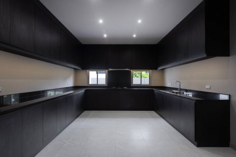 Villa in Watthana, Bangkok, Thailand 5 Schlafzimmer № 133648 - Foto 11