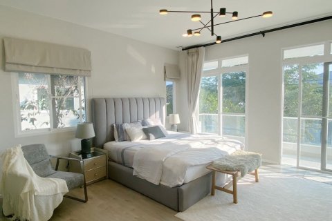 Chalet de 4 dormitorios en Bang Na, Bangkok, Tailandia № 133693 - foto 9