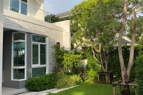Chalet de 4 dormitorios en Bang Na, Bangkok, Tailandia № 133693 - foto 2