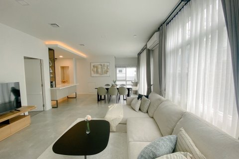 Chalet de 4 dormitorios en Bang Na, Bangkok, Tailandia № 133693 - foto 5