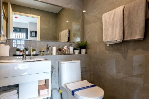 Condominio de 1 dormitorio en Bangkok, Tailandia № 203602 - foto 5