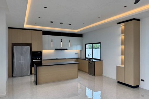 Chalet de 3 dormitorios en Hua Hin, Tailandia № 146994 - foto 4