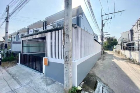 Casa de 2 dormitorios en Pattaya, Tailandia № 205387 - foto 13