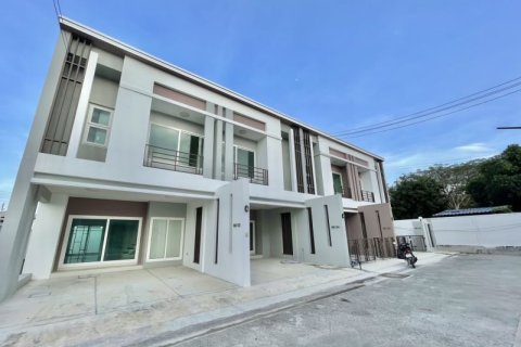 Casa de 3 dormitorios en Pattaya, Tailandia № 205405 - foto 2
