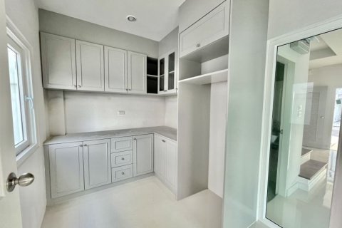 Casa de 3 dormitorios en Pattaya, Tailandia № 205405 - foto 4