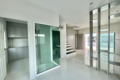 Casa de 3 dormitorios en Pattaya, Tailandia № 205405 - foto 5