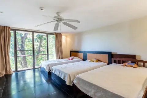 Chalet de 6 dormitorios en Pa Klok, Tailandia № 190662 - foto 15