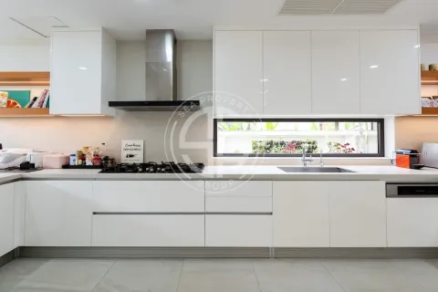 Villa in Bang Tao, Thailand 5 Schlafzimmer № 190663 - Foto 4