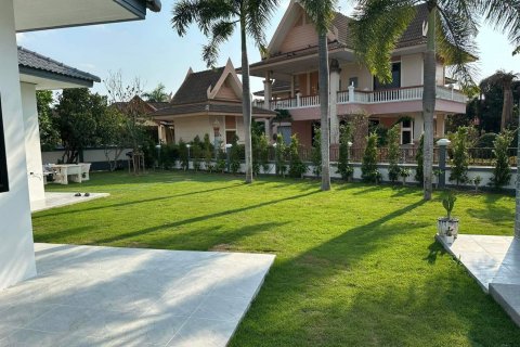 Casa de 4 dormitorios en Pattaya, Tailandia № 58970 - foto 16