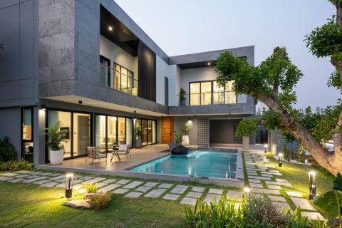 Casa de 4 dormitorios en Pattaya, Tailandia № 58973