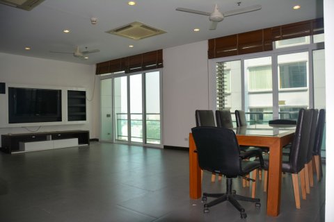 Condominio de 4 dormitorios en Bangkok, Tailandia № 66145 - foto 2
