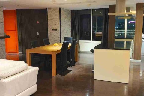 Condominio de 2 dormitorios en Thonburi, Bangkok, Tailandia № 183311 - foto 6