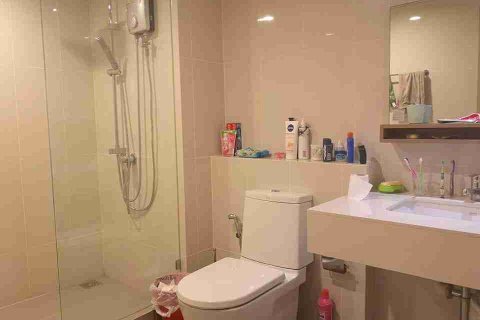 Condominio de 2 dormitorios en Thonburi, Bangkok, Tailandia № 183307 - foto 11
