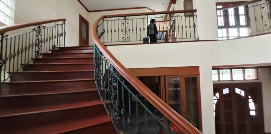 Casa de 4 dormitorios en Bangkok, Tailandia № 189092