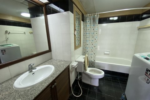 Condominio de 2 dormitorios en Bangkok, Tailandia № 143526 - foto 16